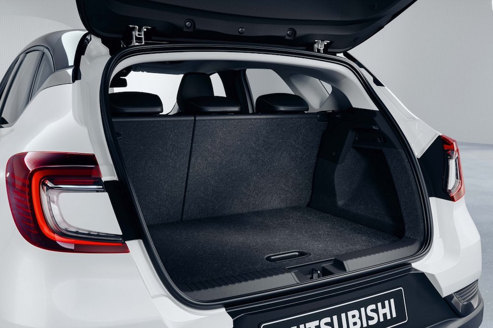 23MY ASX PHEV Instyle Overview Trunk open